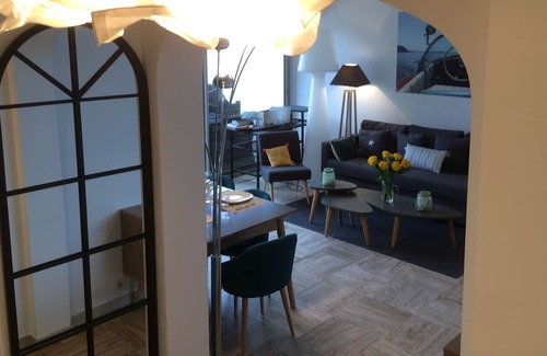 Sainte-Maxime City Centre Apartment | Individual rents Apartment refurbished in 2017, facing the sea, terrace