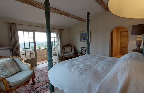 Tourrettes-sur-Loup Villa | JDV Holidays Villa Romarin - 10 bedrooms, walking to the village