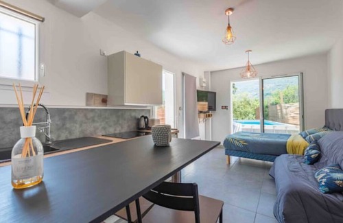 Contes Apartment | Joli Studio Climatisé, Piscine, Netflix, Disney+