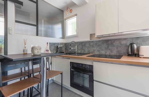 Contes Apartment | Joli Studio Climatisé, Piscine, Netflix, Disney+