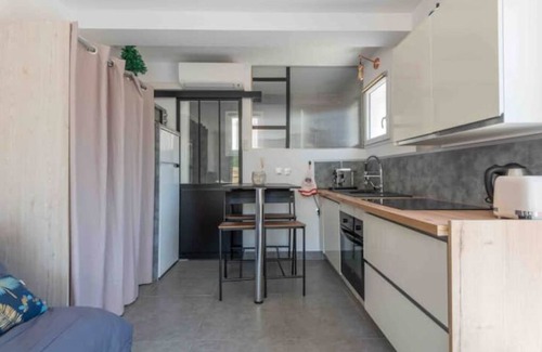 Contes Apartment | Joli Studio Climatisé, Piscine, Netflix, Disney+