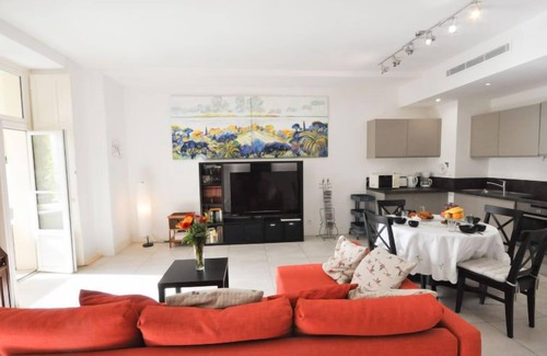La Croix-Valmer Apartment | Kensington by Interhome