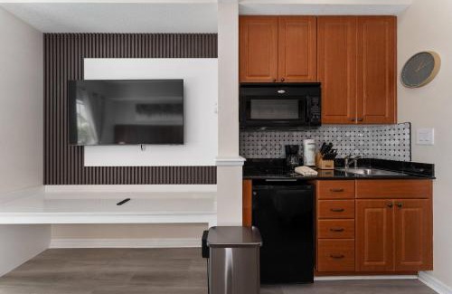 Florida Center House | King Queen Spacious Studio Near Universal