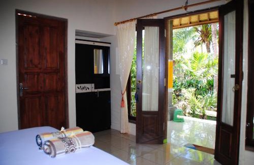Pemuteran Bed & Breakfast | Kubu Sari Guest House