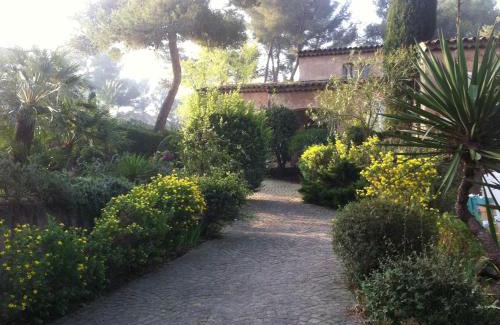 Mougins Bed & Breakfast | La Douce Heure