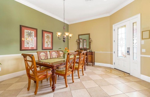 Reunion House | Lake View Mansion