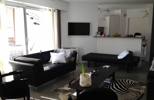 Quartier du Port Apartment | Large apartment quiet, near the port, parking, sleeps 6