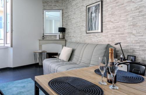 Le Suquet Apartment | Les Suisses Apartment Zentral in der schönen Altstadt von Le Suquet 5 min zum Strand WLAN