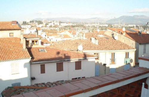 Antibes City Centre Apartment | Located in old Antibes, 2 steps from shops, sleeps 2 to 3