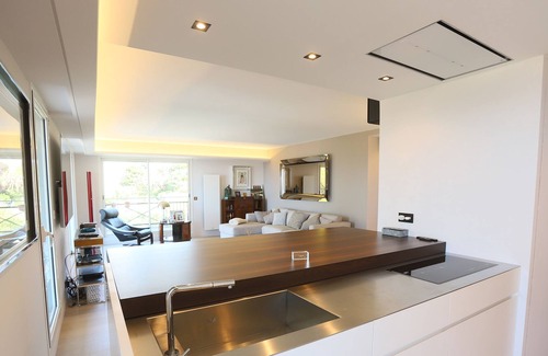 Riquier Apartment | LOFT apartment overlooking the Baie des Anges 5-star apartment