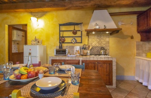 Poggiarello Villa | Lovely apartment in villa with pool, WIFI, TV, terrace and pets allowed, close to San Gimignano
