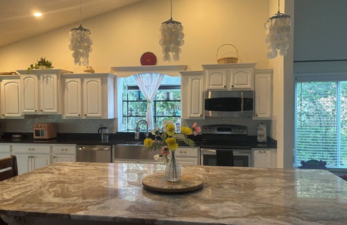 Mariner's VIllage House | Lovely Lake House with Jacuzzi 30 min from Disney
