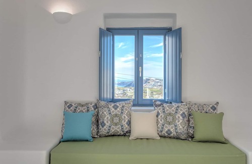 Pyrgos Villa | Luna Villa - Luxury meets traditional