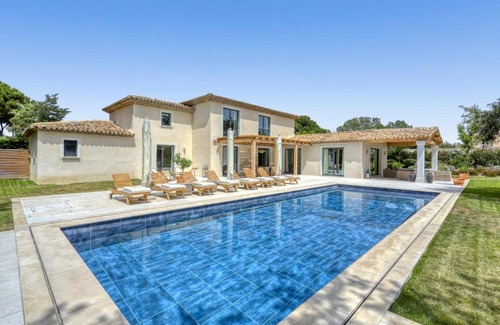 Saint-Tropez Villa | Luxurious Villa facing the Baie des Canebiers