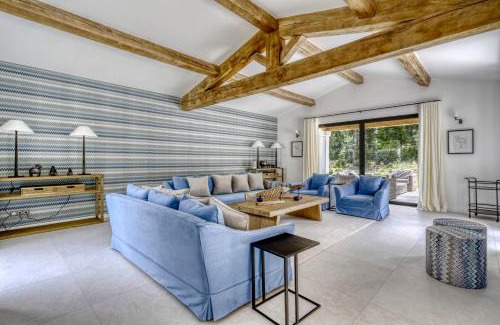 Saint-Tropez Villa | Luxurious Villa facing the Baie des Canebiers