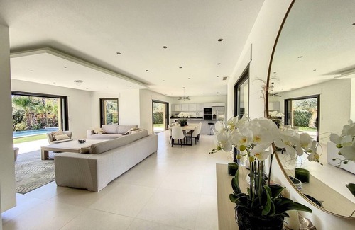 Sainte-Maxime - Saint-Tropez House | Luxurious villa with 4 suites, air conditioning, sea view, swimming pool.
