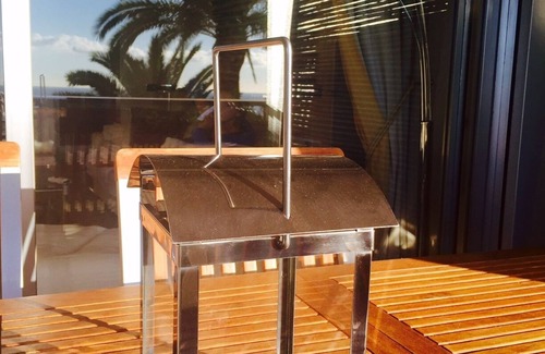 Vallauris Apartment | Luxury building with swimming pool and sea access
