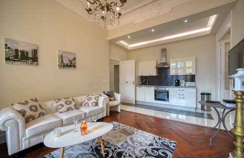 Nice City Centre Apartment | Luxury Designer Flat Super Central & near Promenade Des Anglais!