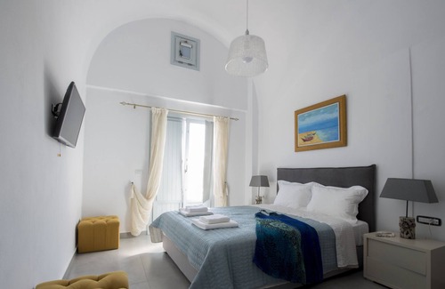Karterados Villa | Luxury Family 3 bedroom villa by famous beach!