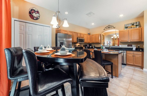 West Kissimmee House | Luxury Home - 5 Minutes From Disney - Star Wars Theatre!