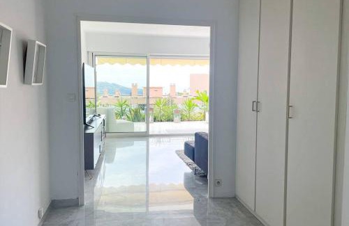 Villefranche-sur-Mer Apartment | Luxury one bedroom apt with Pool and sea view
