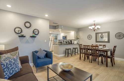 Kissimmee House | Luxury Townhouse w/Free Waterpark & Pools 10 Min to Disney