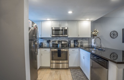 Kissimmee House | Luxury Townhouse w/Free Waterpark & Pools 10 Min to Disney
