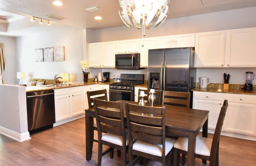 Reunion Villa | Luxury Villa 3 bed/3 baths located Near Walt Disney World Attractions!