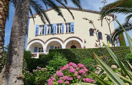 Mandelieu-La-Napoule Villa | Magnificent Private Villa, 7 AC Bedrooms, 6 Bathrooms, Lrg Pool, Summer Kitchen