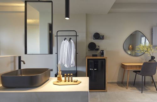 Pyrgos Hotel | Mayu Suites