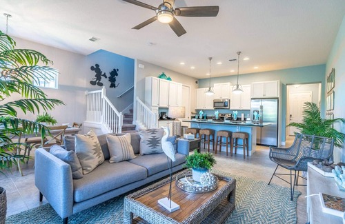 Davenport House | Minutes to Disney! Private Heated Pool | Themed Rooms | End-Unit Townhome in Festival Resort