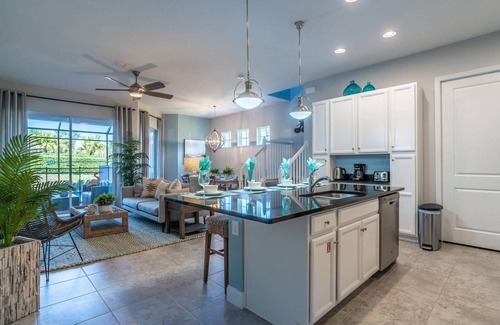 Davenport House | Minutes to Disney! Private Heated Pool | Themed Rooms | End-Unit Townhome in Festival Resort