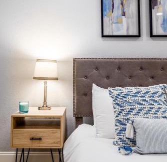 Lawsona - Fern Creek Apartment | Modern 2BR DownTown Home with King Bed, Long Stays, WiFi, Netflix