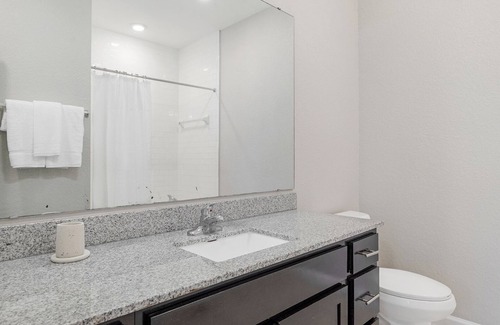 Meadow Woods Apartment | Modern Apartment in Prime Location (ID1192X099)
