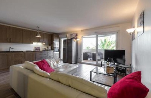 Riou - Petit Juas - Av de Grasse Apartment | Modern spacious 3 Bed 2 Bath Apt in quiet residential area of Cannes walking distance to Croisette 1769