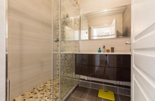 Riou - Petit Juas - Av de Grasse Apartment | Modern spacious 3 Bed 2 Bath Apt in quiet residential area of Cannes walking distance to Croisette 1769