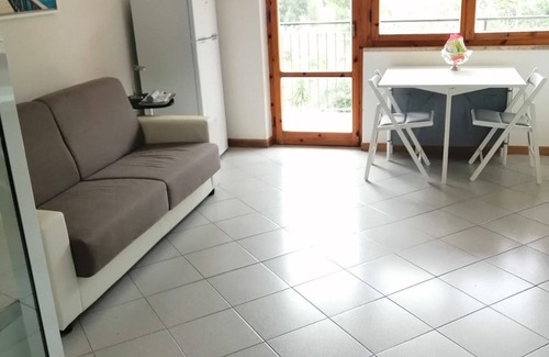 Capoliveri Apartment | Monolocale in complesso condominiale con uso di piscina.
