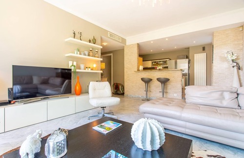 Pointe Croisette Condo | Mouré Rouge : Appartement 3 chambres avec piscine privée, jardin et parking