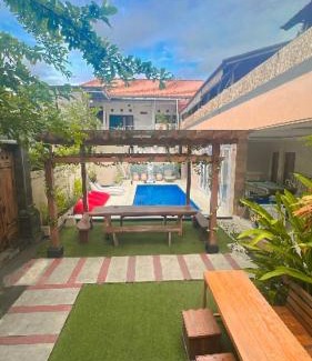 Batu Bolong Hostel | Naughty Nest Hostel Bali
