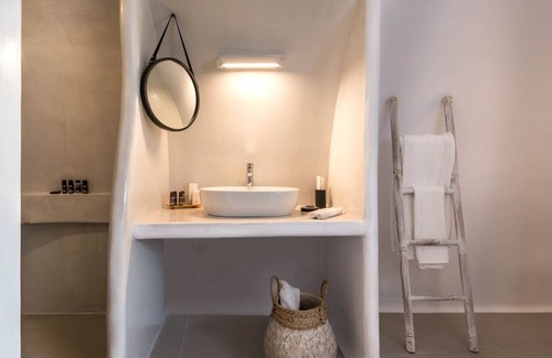 Fira Apartment | Nefeles Superior Cave Suite + Senior Suite by Fantasia Villas