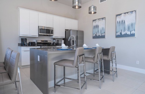 Reunion Apartment | New 5BR Stylish Duplex – Modern Comfort Just Minutes from Disney!