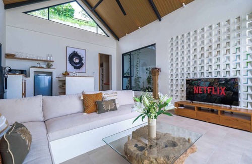 Umalas Villa | NEW! Beautiful Romantic AC Living Private 1BR Villa With Pool Near Berawa Canggu