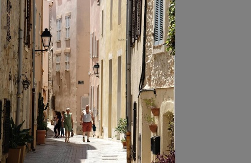Antibes Old Town Apartment | NEW & FABULOUS w TERRACE 5*/4pax Old Town AC WIFI