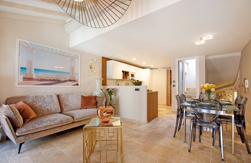 Antibes Old Town House | 🌞 NEW 🏖️ - Luxury Townhouse 1500 sqf with 1st row Sea View Terrace 🌅