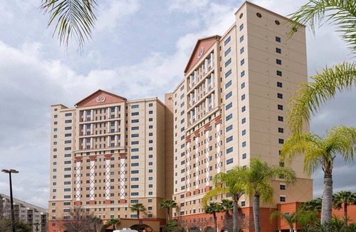 Florida Center Condo | *NEWLY RENOVATED* 2 Bedroom Resort Condo Walking distance to UNIVERSAL
