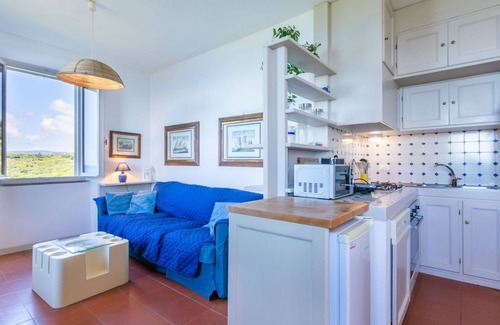 Rosignano Marittimo Apartment | Nice apartment for 7 people with WIFI, pool, TV and patio