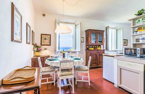 Rosignano Marittimo Apartment | Nice apartment for 7 people with WIFI, pool, TV and patio
