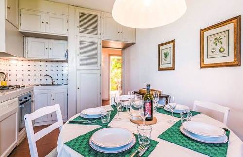 Rosignano Marittimo Apartment | Nice apartment for 7 people with WIFI, pool, TV and patio