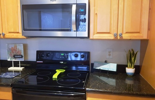 Kissimmee Condo | *OCT 11-18 SALE*! 5 STAR REVIEWS! GREAT PRICES &LOCATION!FREE WIFI & PARKING!