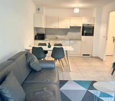 Prado - Republique House | Oxford 1 bedroom apartment in a brand new building with a pool